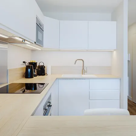 3 Pieces Face Chill Apartment *